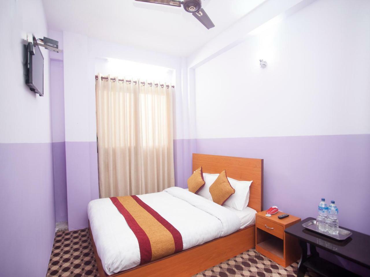 Oyo 341 Hotel Kusum Kohinoore Tokha Exterior foto