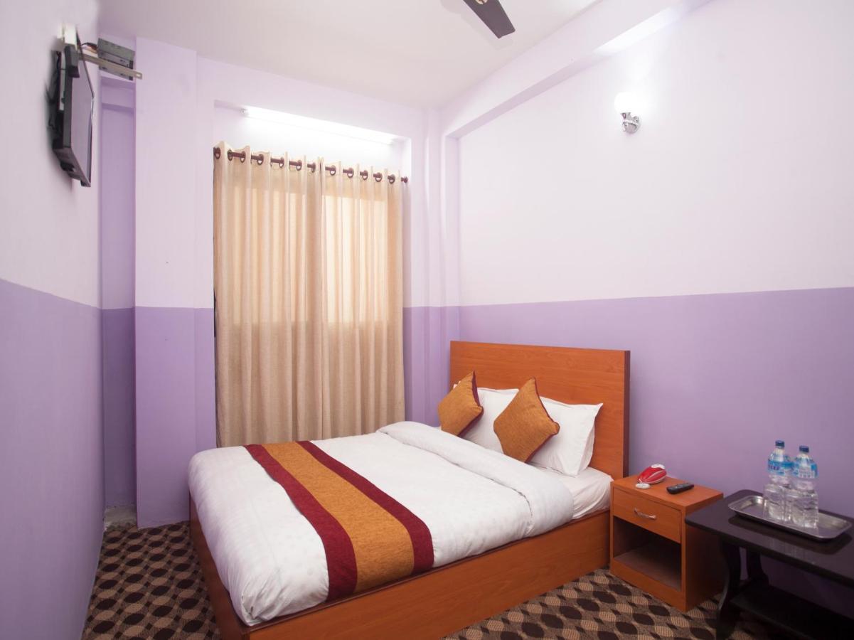 Oyo 341 Hotel Kusum Kohinoore Tokha Exterior foto